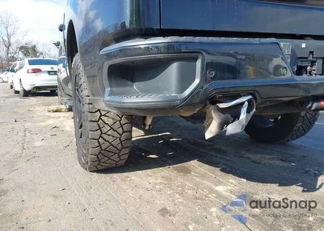 2021 Chevrolet Silverado 1500 4Wd Short Bed Lt Trail Boss z USA, uszkodzony, nr VIN 3GCPYFEL1MG224134